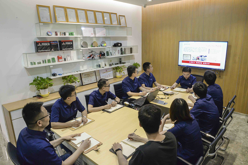 單片機(jī)代理商英銳恩科技員工開會場景